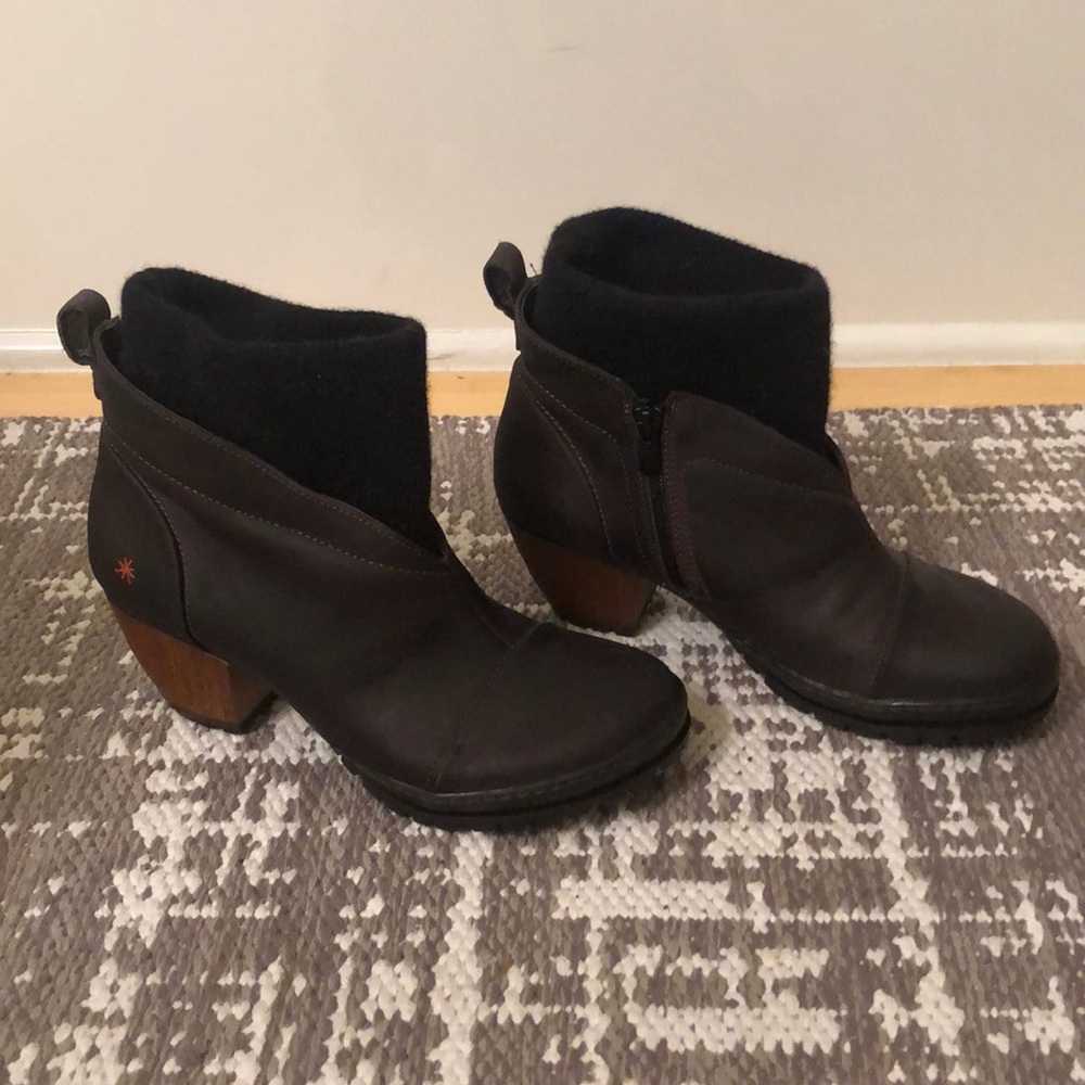 Sweater cuff ART boots, Brand New never worn.